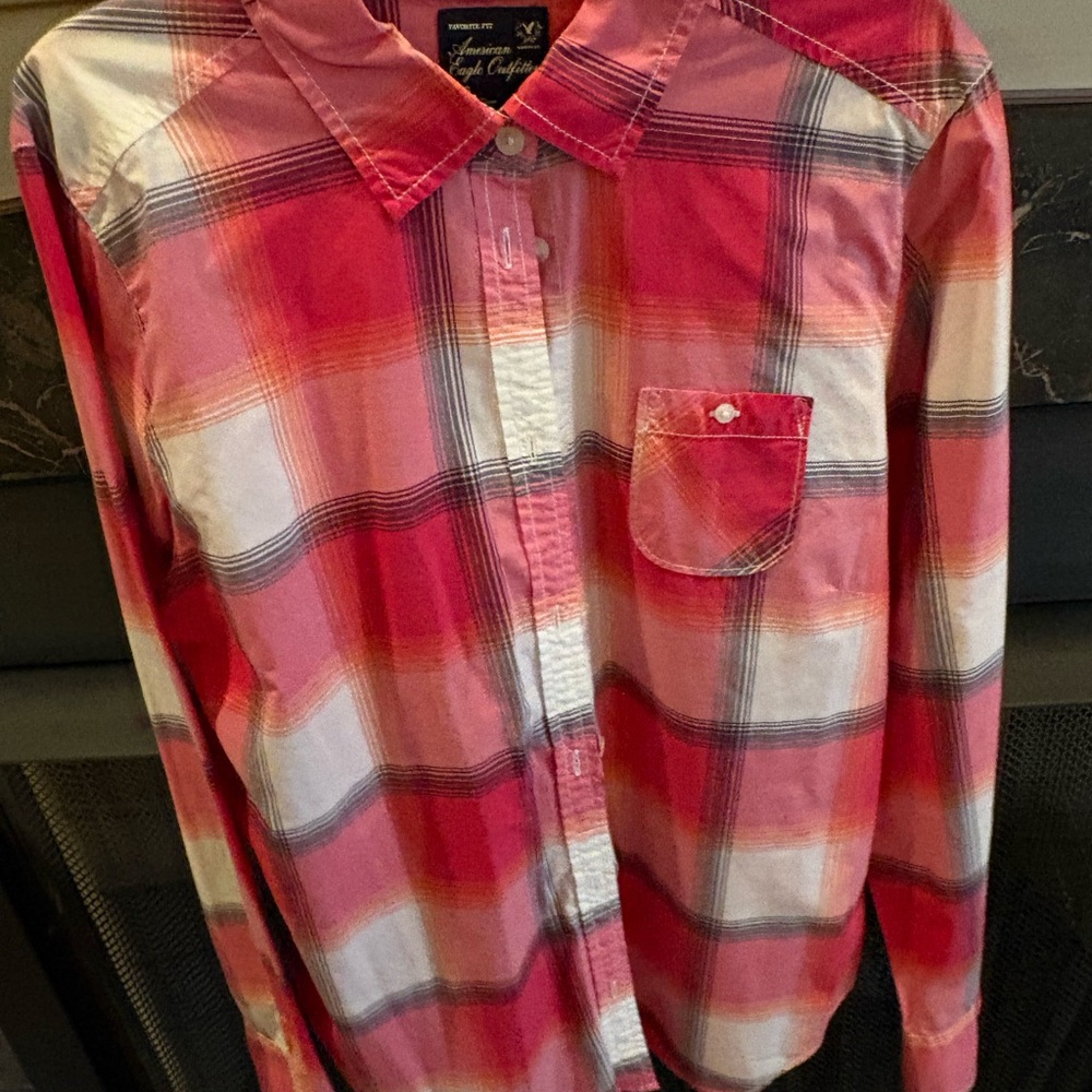 Vintage women’s American Eagle Outfitters Red and White Plaid Shirt